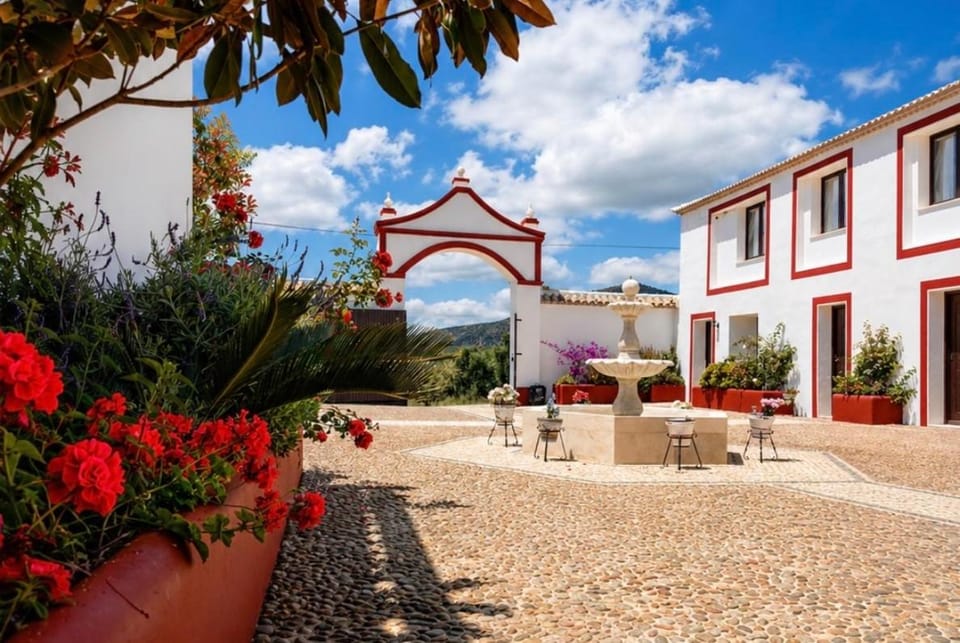 Cortijo Domínguez - Rural Experience Villa in Andalusia