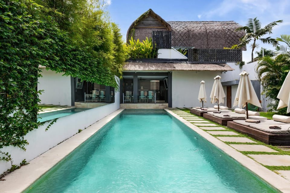 Garden, Garden view, Pool view, Swimming pool, sunbed