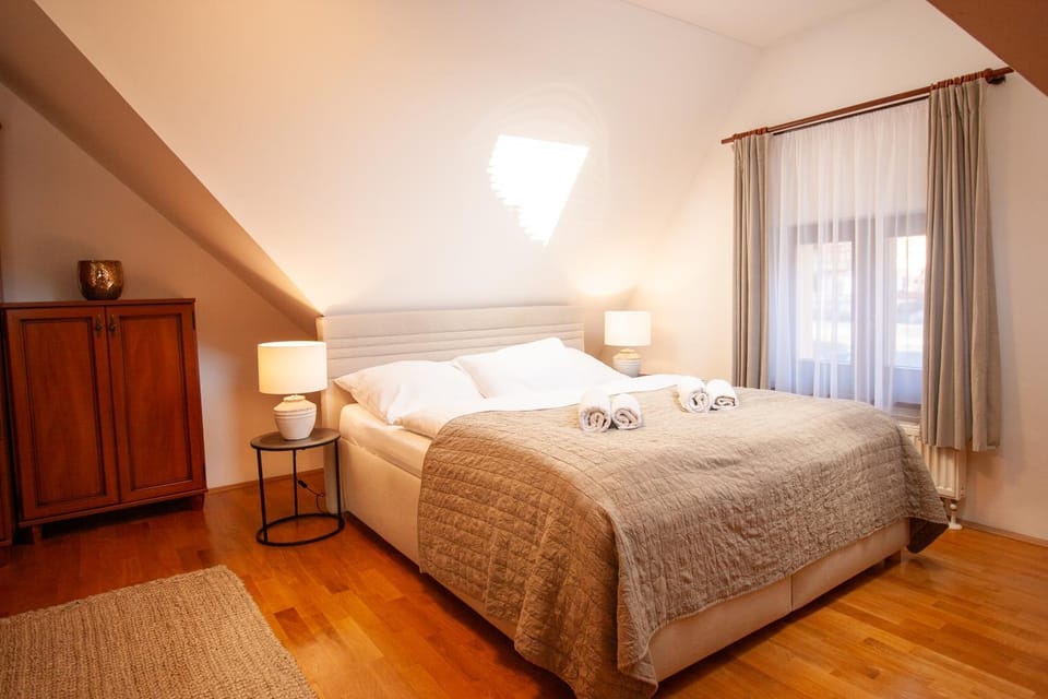 Bed, Area and facilities, Area and facilities