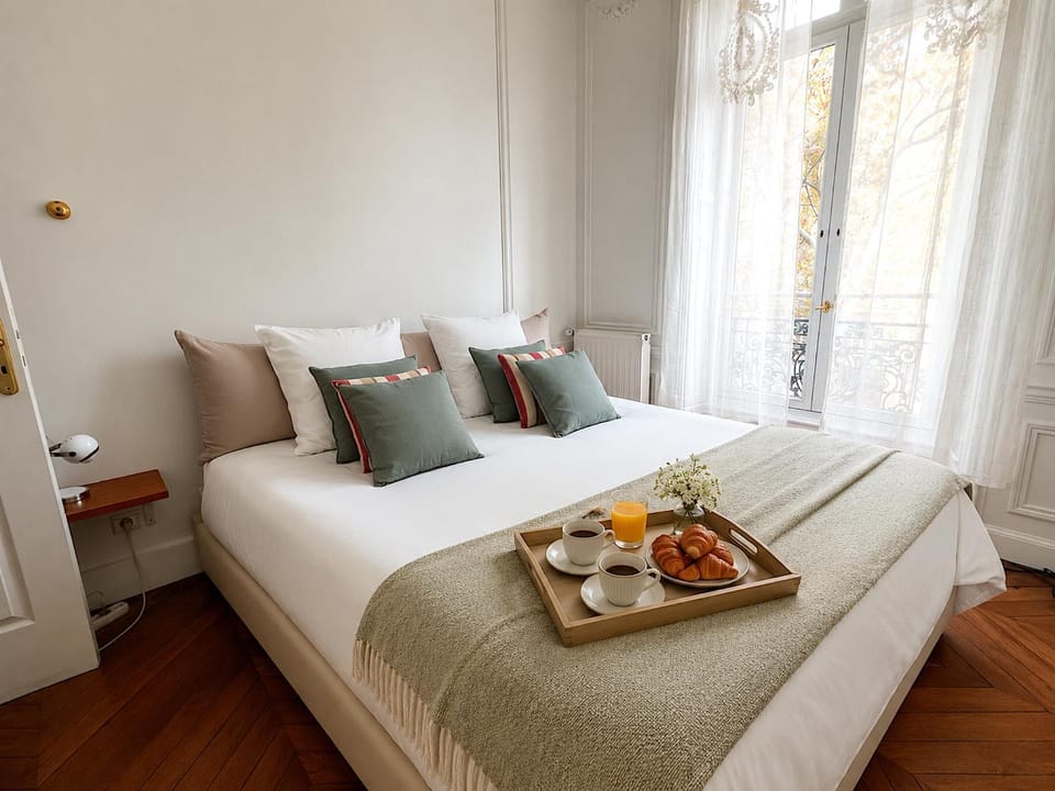 Bed, Photo of the whole room, Bedroom