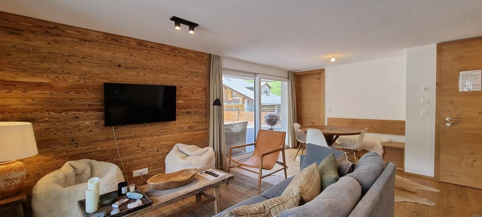 Communal lounge/ TV room, Living room