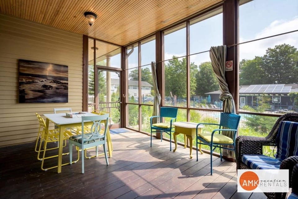 Lake Life Getaway - Condo near downtown! House in Douglas