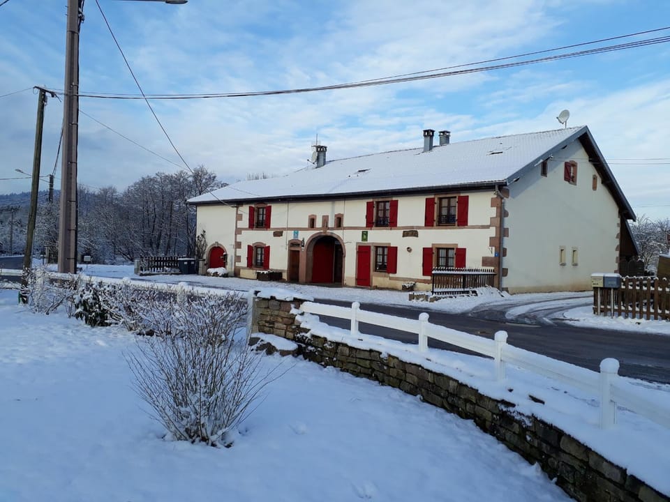 Gîte spacieux avec terrasse, 3 chambres, équipements bébé, à 16 km de Gérardmer - FR-1-589-23 House in Vosges