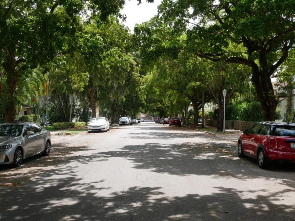 Neighbourhood, Location