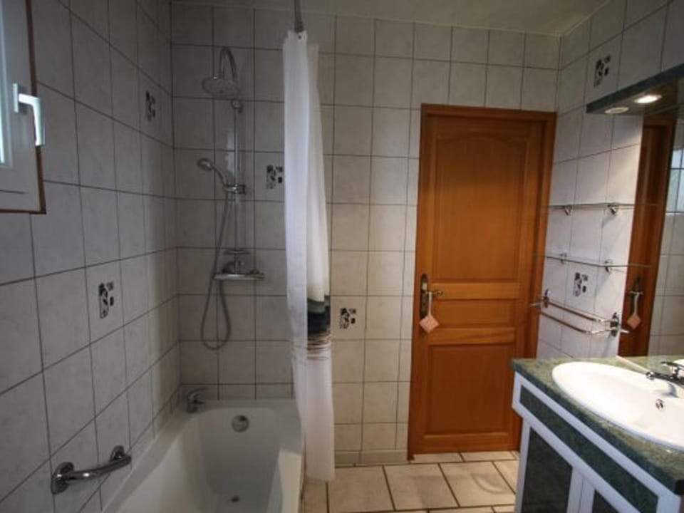 Gîte idéal pour cure thermale, proche port de plaisance, terrasse et grand terrain. - FR-1-589-69 House in Vosges