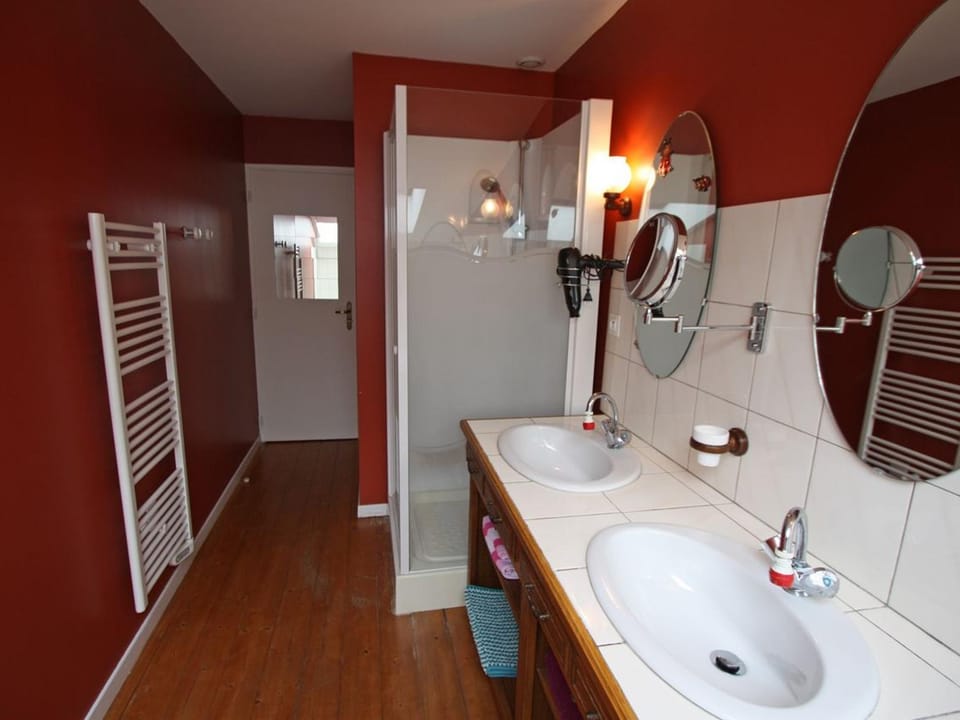 Gîte de Charme avec Terrasse près de Bourbonne-les-Bains, 2 chambres, poêle à bois, Wifi inclus - FR-1-589-118 House in Vosges