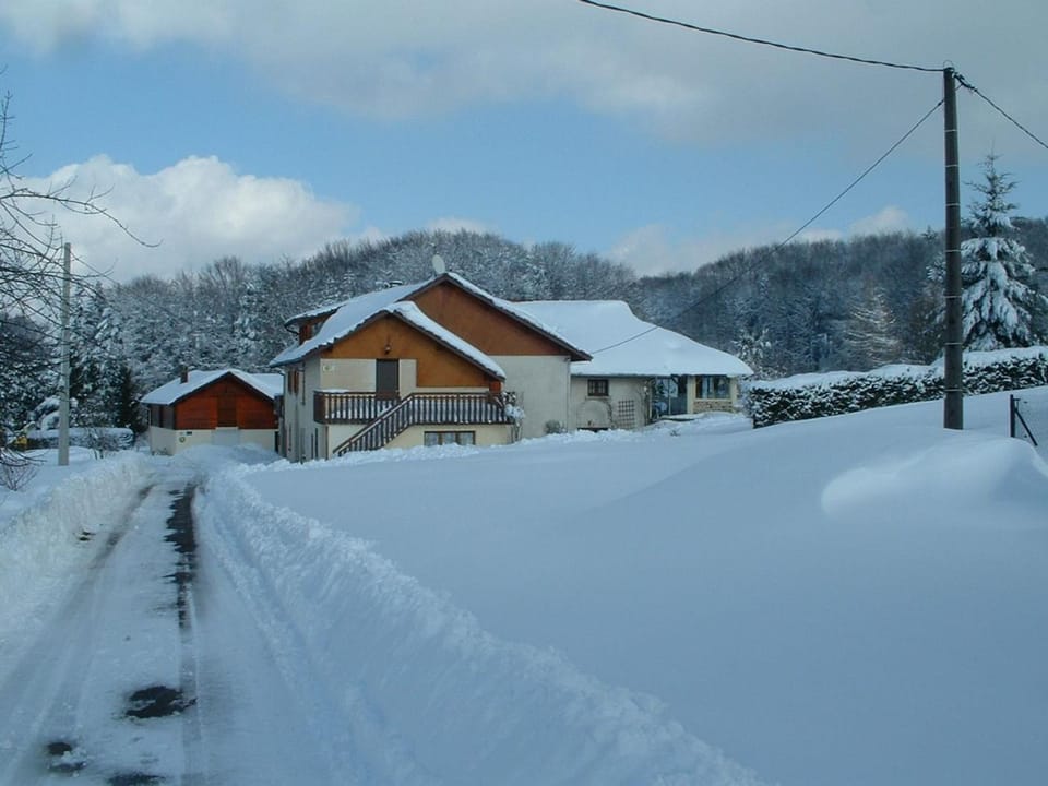 Gîte confortable en montagne avec terrasse, idéal pour rando et cure, proche de Plombières-les-Bains - FR-1-589-172 Apartment in Vosges