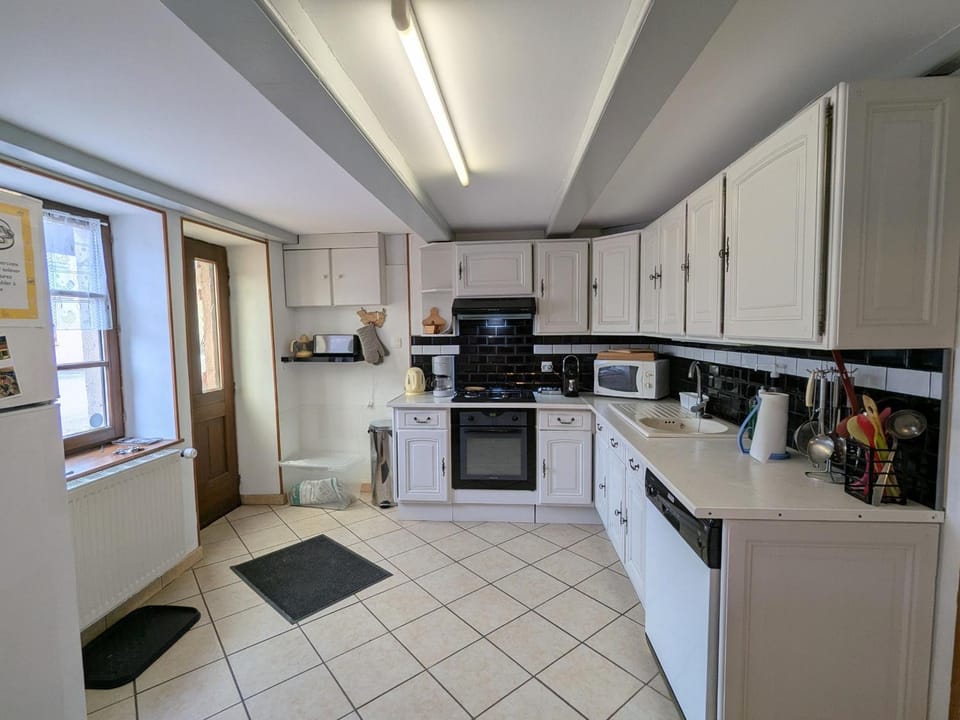 Gîte authentique avec terrasse couverte, 16 km de Gérardmer, 4 chambres, équipement bébé, Wi-Fi inclus - FR-1-589-231 House in Vosges