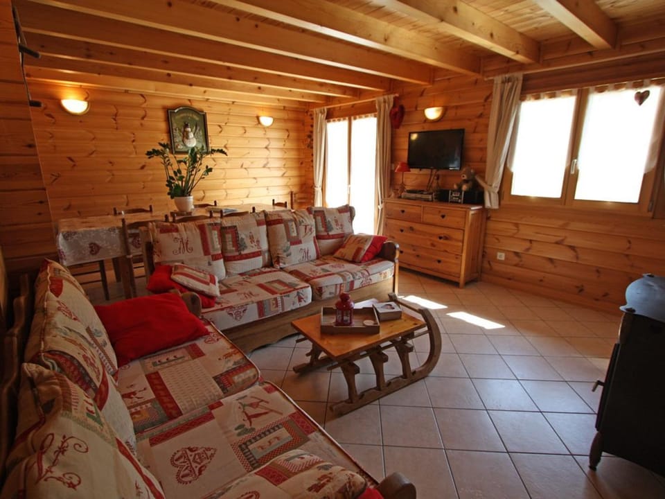 Chalet chaleureux avec sauna, terrain, terrasse et babyfoot à Saint-Nabord Country House in Vosges