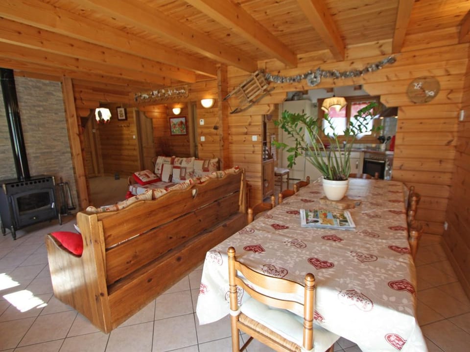 Chalet chaleureux avec sauna, terrain, terrasse et babyfoot à Saint-Nabord Country House in Vosges