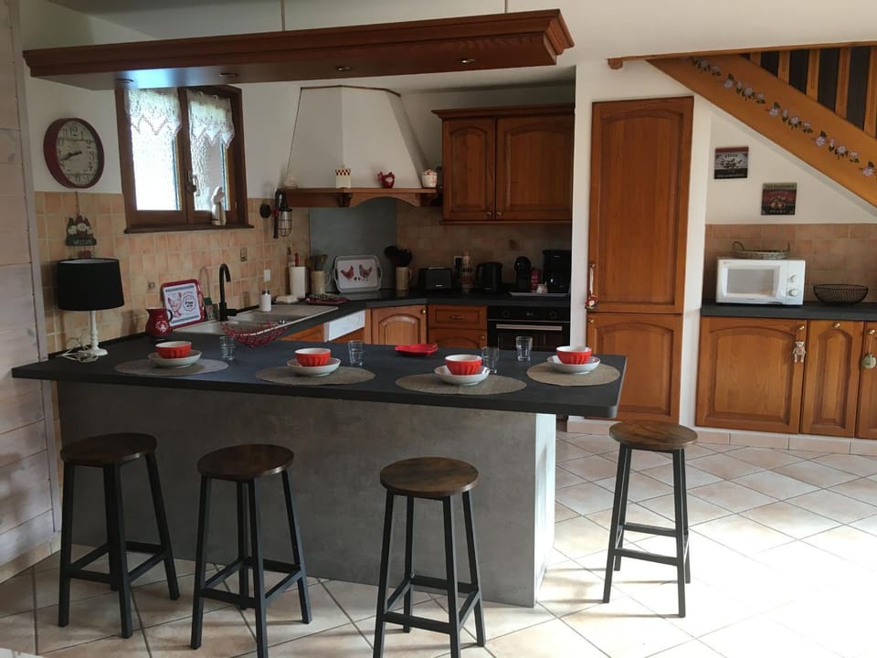 Spacieux Gîte Proche Forêt avec Sauna, Baby Foot et Activités Extérieures - À 10 min de Remiremont Country House in Vosges