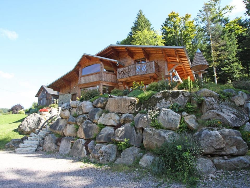 Chalet bois à Liézey : confort moderne, terrasse, proximité Gérardmer et chemins pédestres - FR-1-589-330 House in Vosges