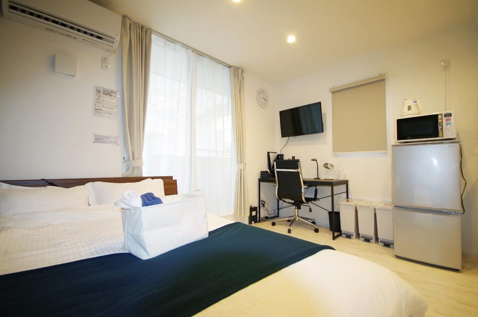 Bed, TV and multimedia, Living room, minibar, air conditioner