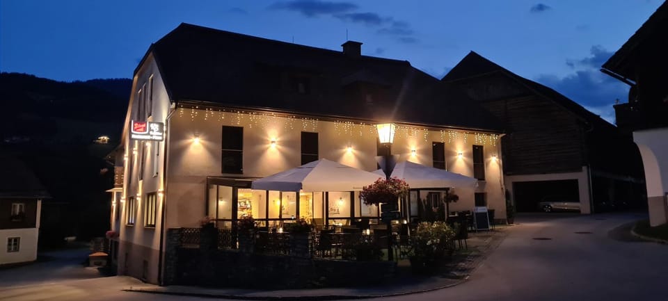 Property building, Restaurant/places to eat, Night