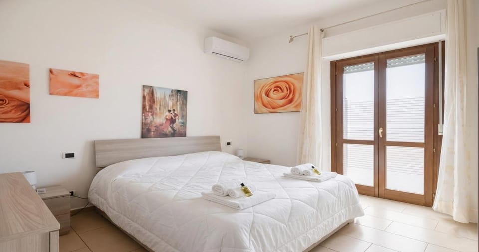 Bedroom, towels, air conditioner