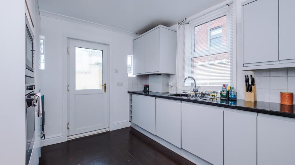 Perfect for Business Guests or Leisure House in Chester