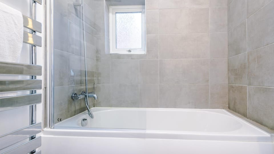 Perfect for Business Guests or Leisure House in Chester