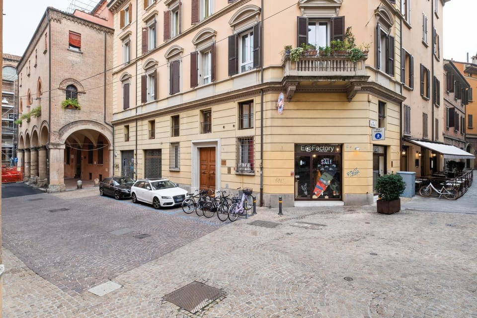 Property building, Facade/entrance