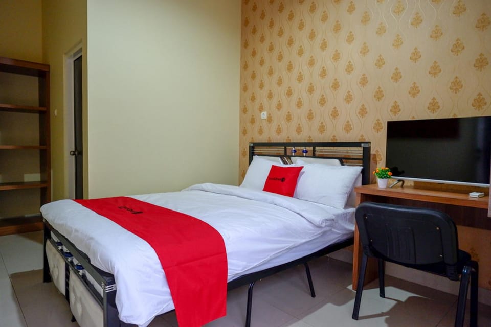 RedDoorz @ Jalan Bali Cilacap Hotel in Indonesia