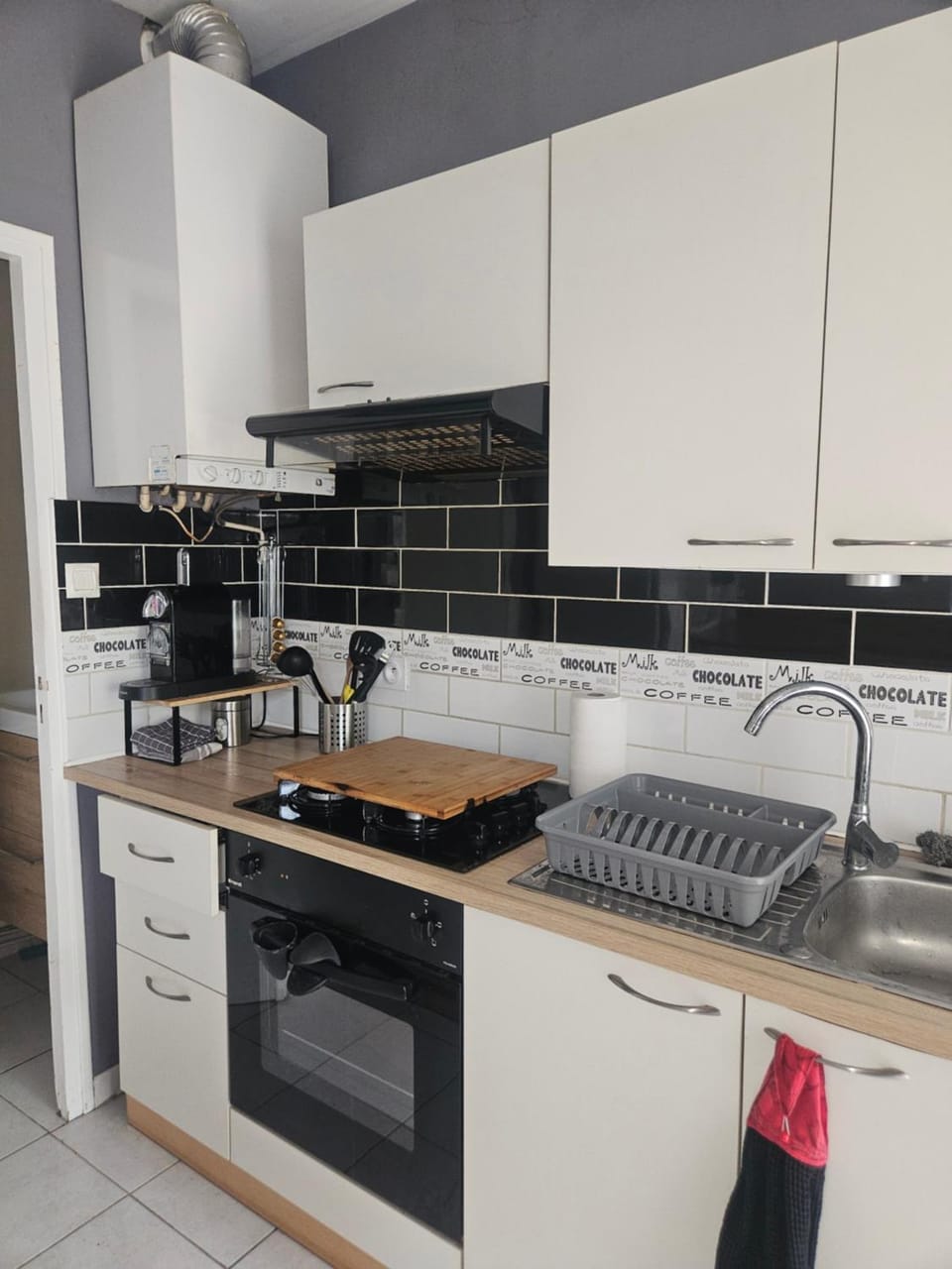 Kitchen or kitchenette, oven, stove
