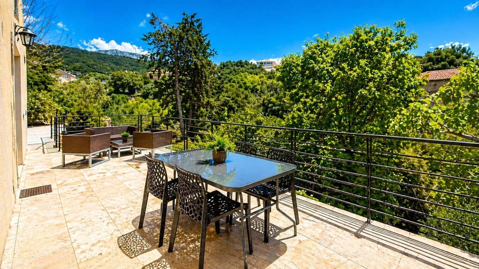 HOME SWEET HOME 2 pièces 42 m2 Chambre, salon, cuisine, grande terrasse, parking proche centre ville et mer - One-Bedroom Apartment Apartment in Bastia