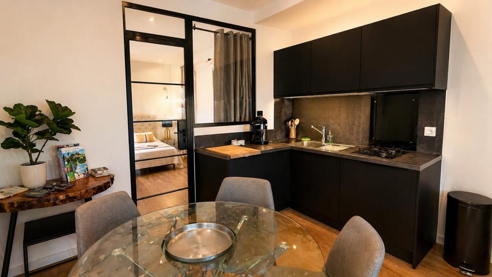 HOME SWEET HOME 2 pièces 42 m2 Chambre, salon, cuisine, grande terrasse, parking proche centre ville et mer - One-Bedroom Apartment Apartment in Bastia