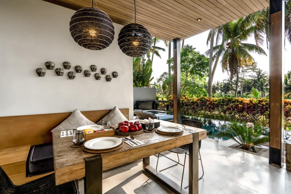 View (from property/room), Dining area, Pool view
