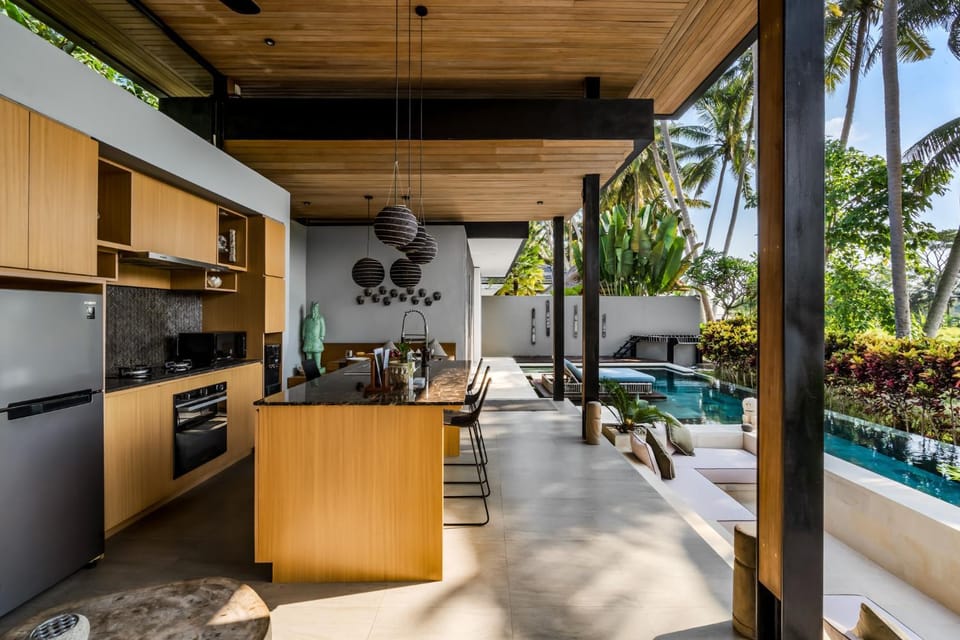 Coffee/tea facilities, Kitchen or kitchenette, Seating area, Pool view, Swimming pool, oven