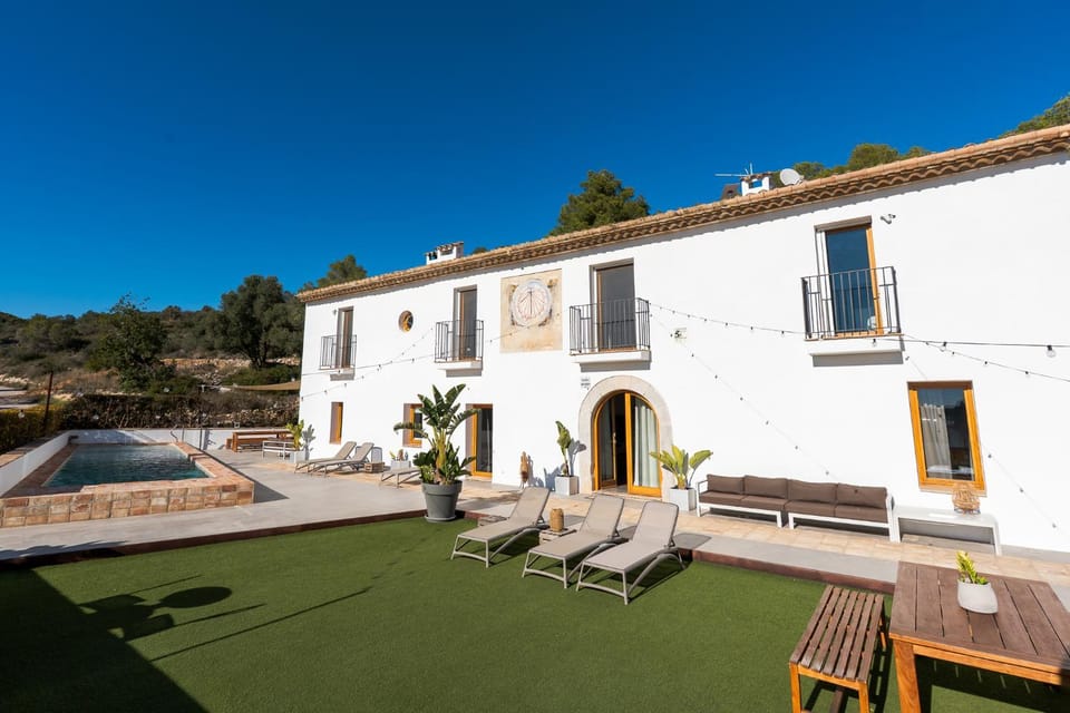 Property building, Balcony/Terrace, Swimming pool