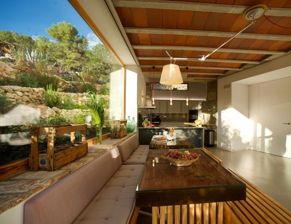 Dining area, kitchen
