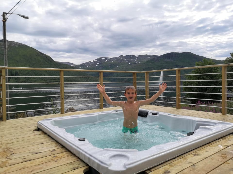 Waterfront Senja 2 Apartment in Nordland, Norway