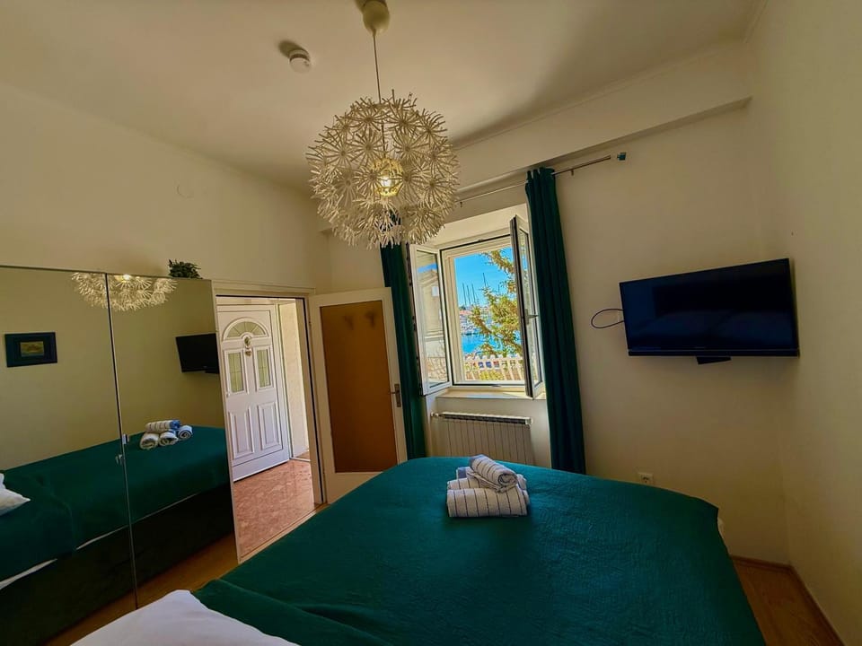 Seafront apartment with amazing view Apartment in Tisno