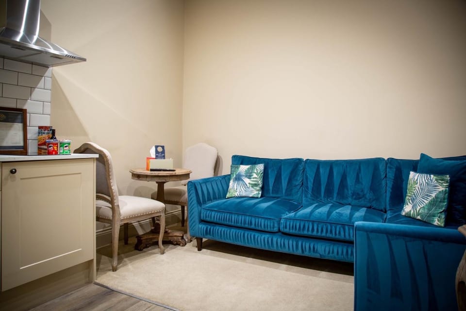 Kitchen or kitchenette, Seating area