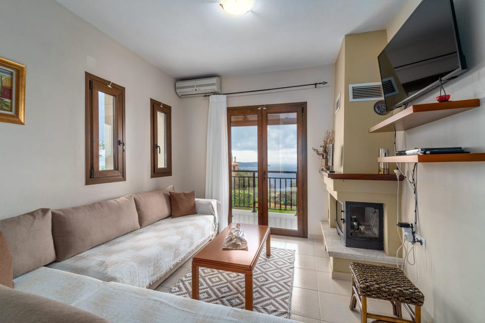 Communal lounge/ TV room, Living room, Seating area