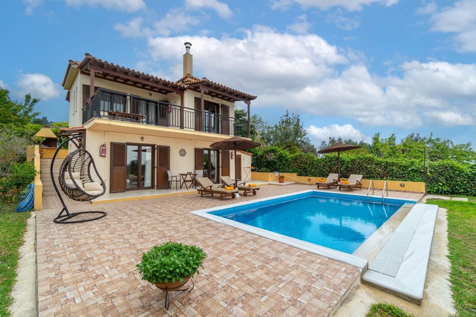 Property building, Garden, Swimming pool
