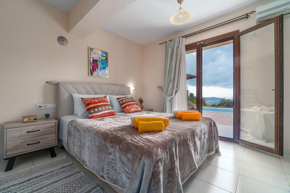 Bed, Photo of the whole room, Bedroom, Pool view