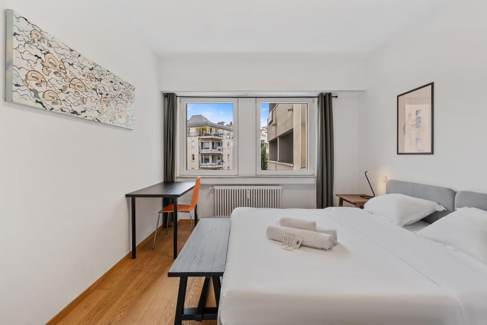Bed, Photo of the whole room, Bedroom, towels