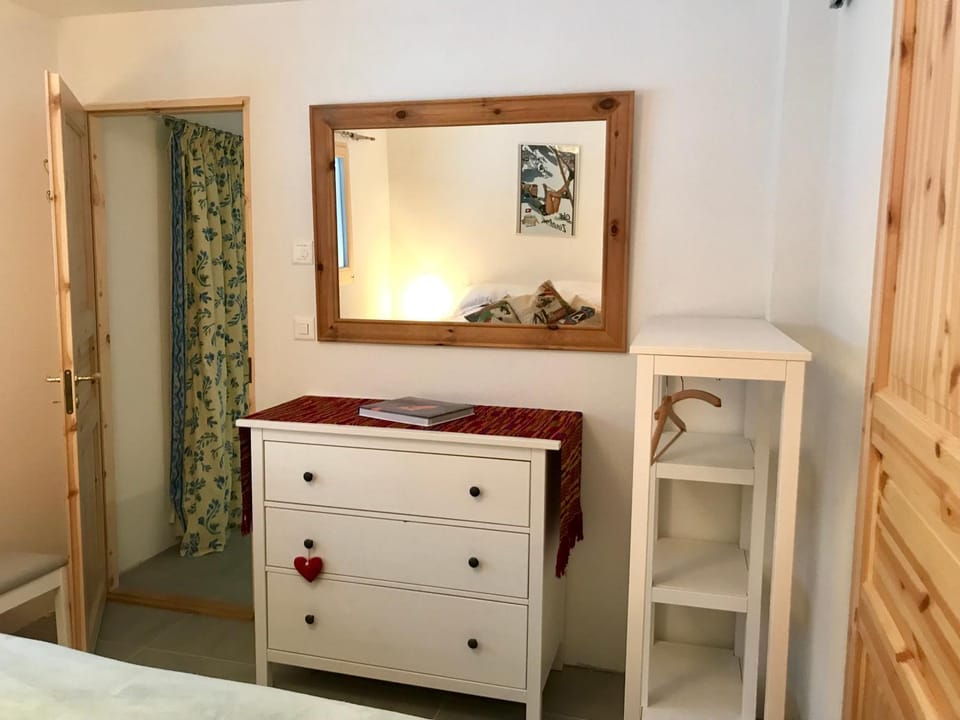 Bedroom, wardrobe