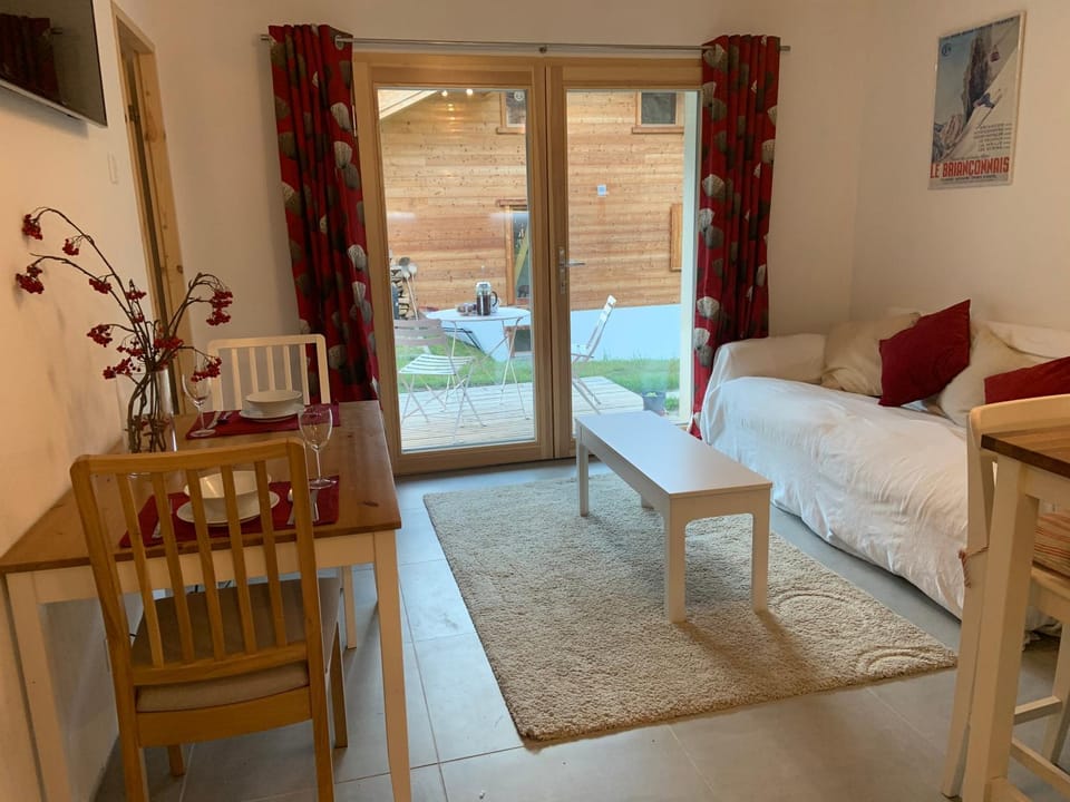 Living room, Photo of the whole room, Seating area, Dining area