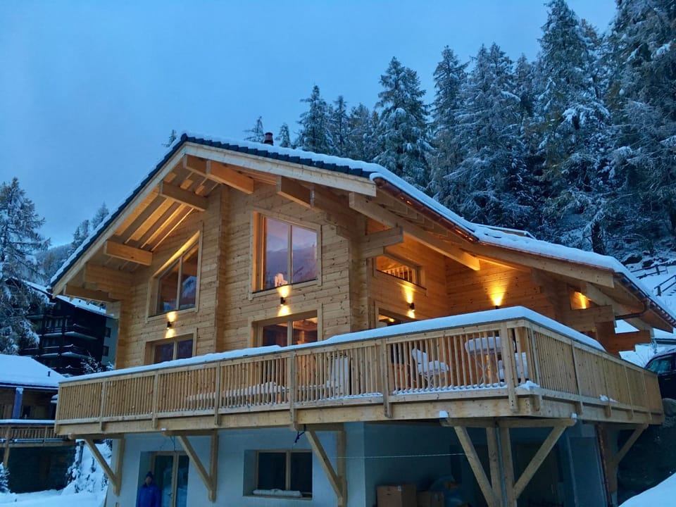 Property building, Day, Winter