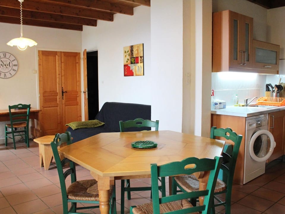 Gîte familial en pleine nature avec cour privée, Wi-Fi et proche randonnées à Le Mas-de-Tence - FR-1-582-132 House in Provence