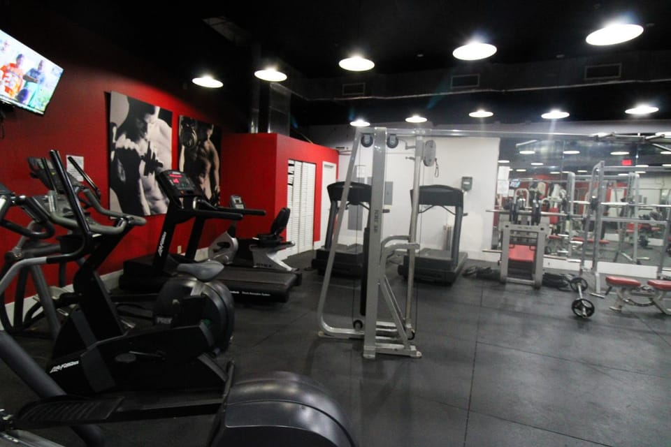 Castle 835 Oceanview studio on beach with pool, gym, bars, and FREE Parking House in Miami Beach