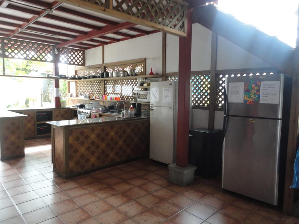 Kitchen or kitchenette, Communal kitchen