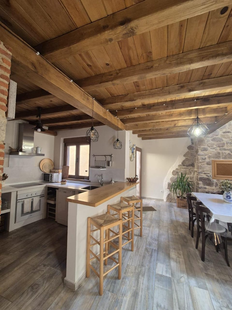 Kitchen or kitchenette, Communal kitchen