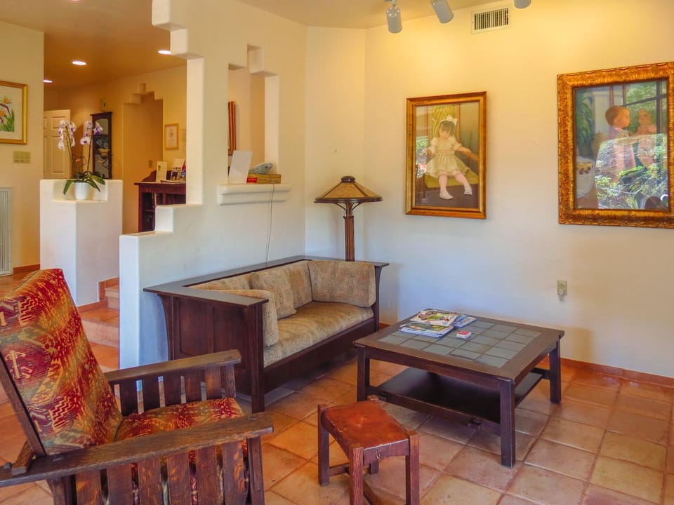 Communal lounge/ TV room