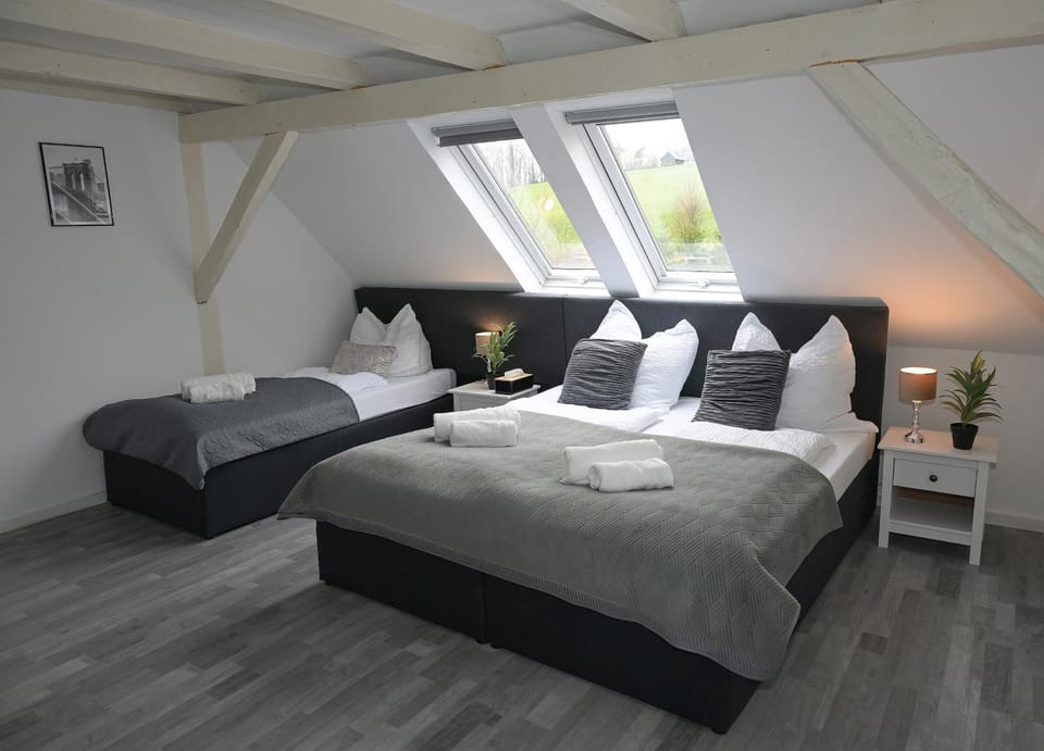 Bed, Photo of the whole room, Bedroom, towels
