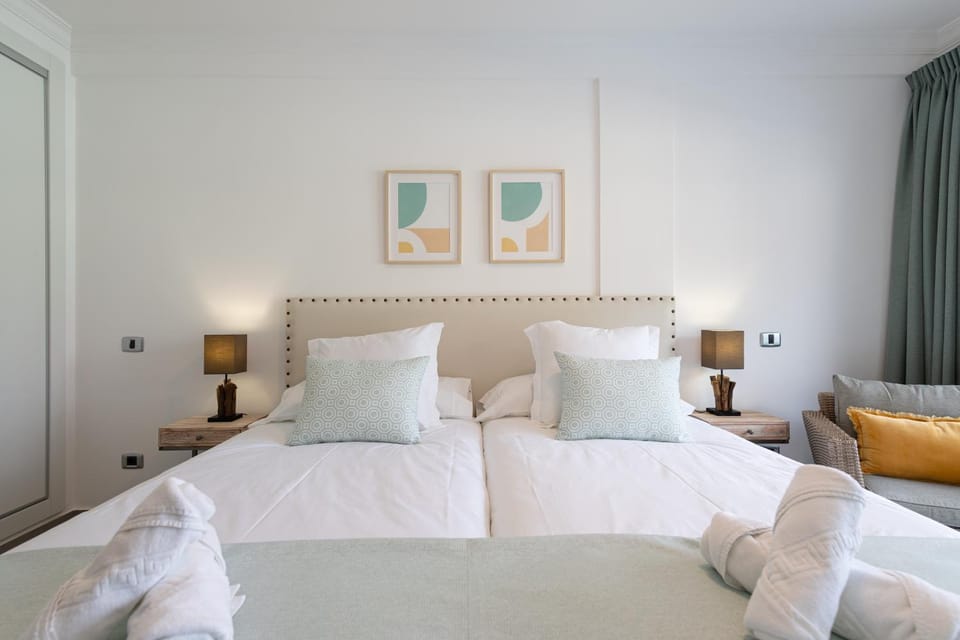 Bed, Other, Photo of the whole room, Decorative detail