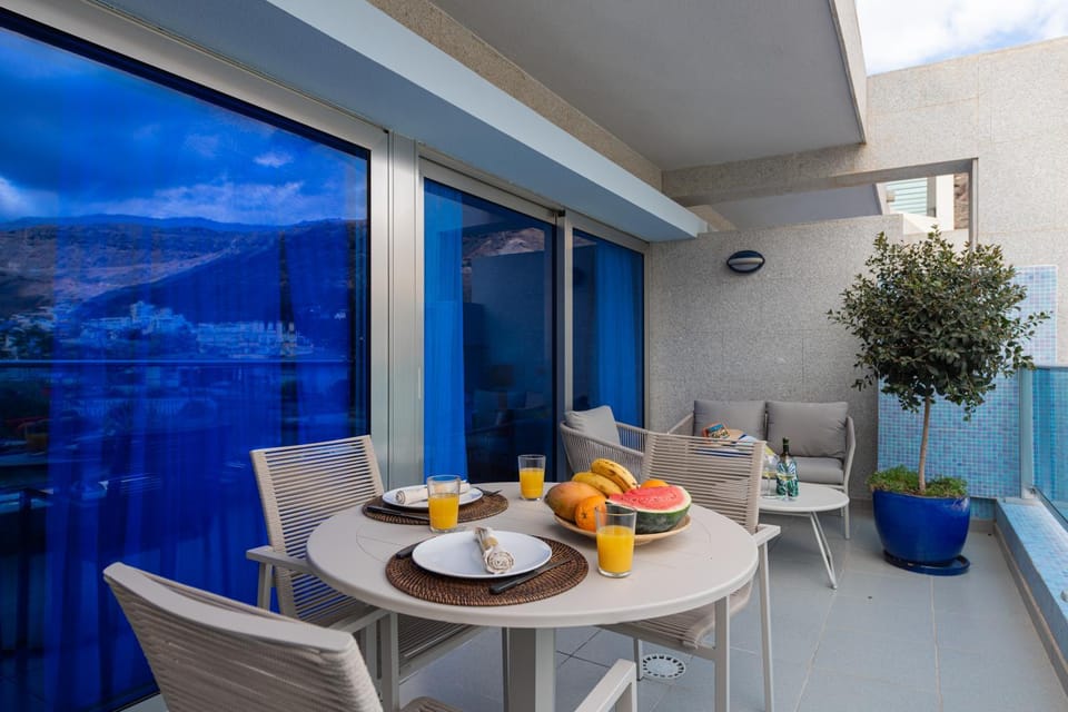 View (from property/room), Balcony/Terrace, City view, Garden view, Landmark view, Mountain view, Street view, Drinks, Alcoholic drinks, Non alcoholic drinks