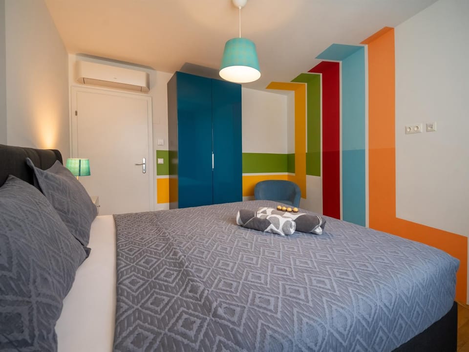 Bed, Seating area, Bedroom, towels, wardrobe