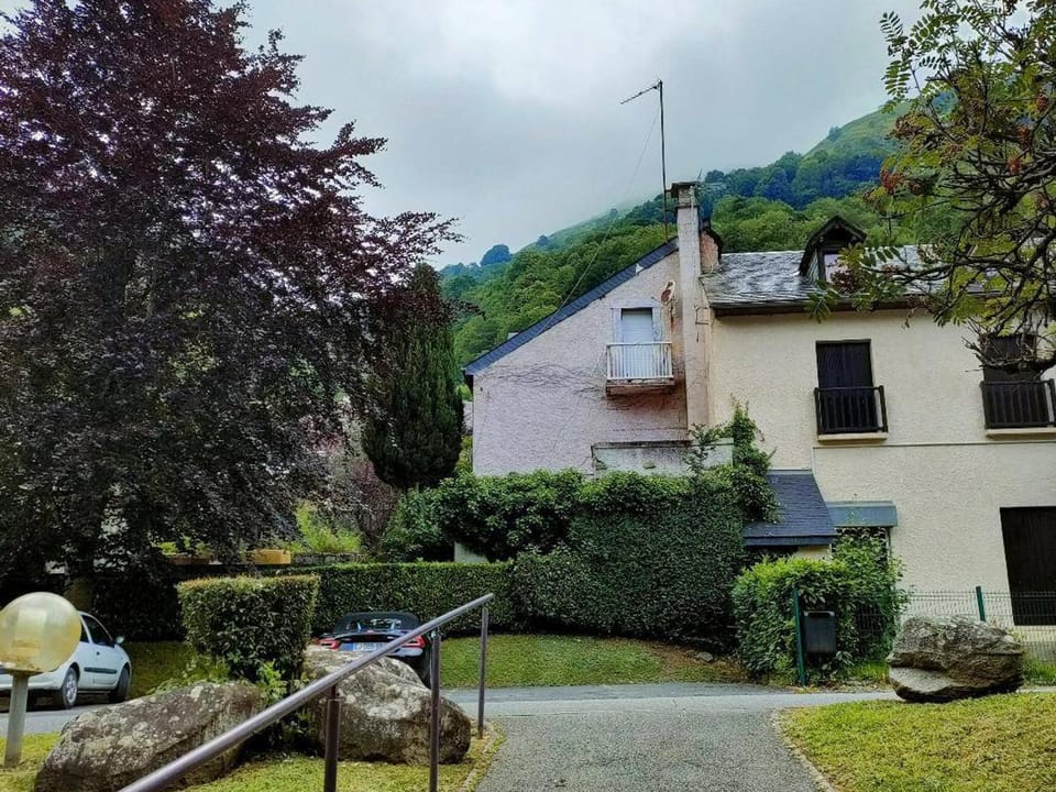 Studio proche centre 4 pers, parking, balcon - FR-1-234-249 Apartment in Cauterets